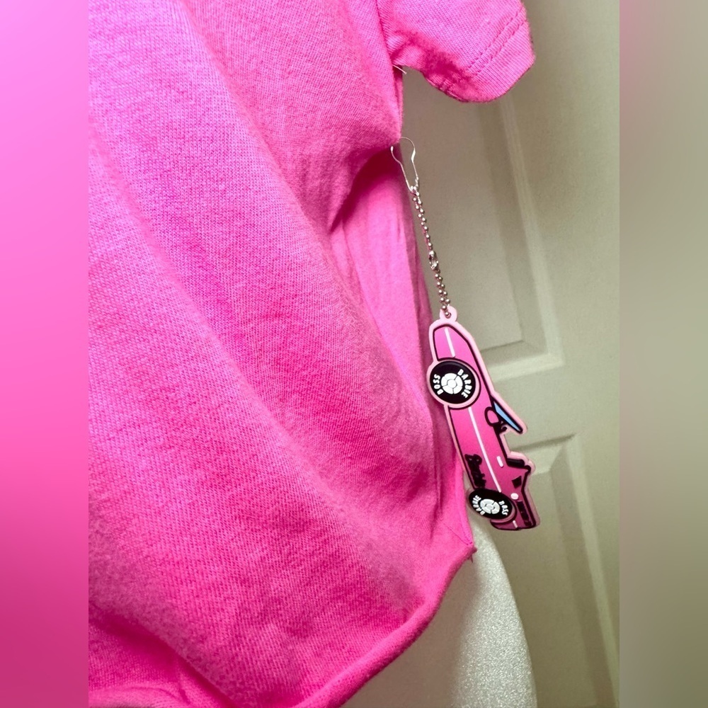 NWT Forever 21 x Barbie Graphic Crop Tee Pink Logo T-Shirt Size M - Picture 4 of 4